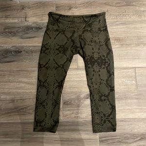 Lululemon 3/4” snake skin print leggings